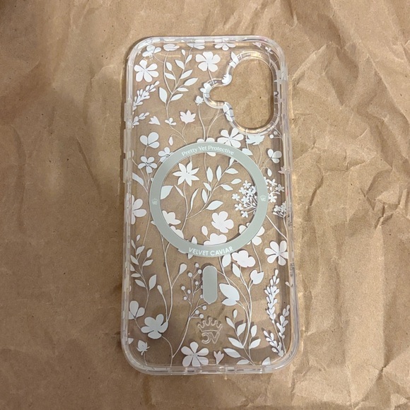 Velvet Caviar Enchanted Floral Clear MagSafe iPhone 17 Case - Picture 6 of 7